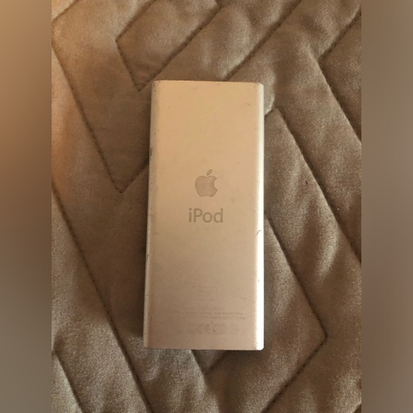 Apple iPod - Picture 2 of 2